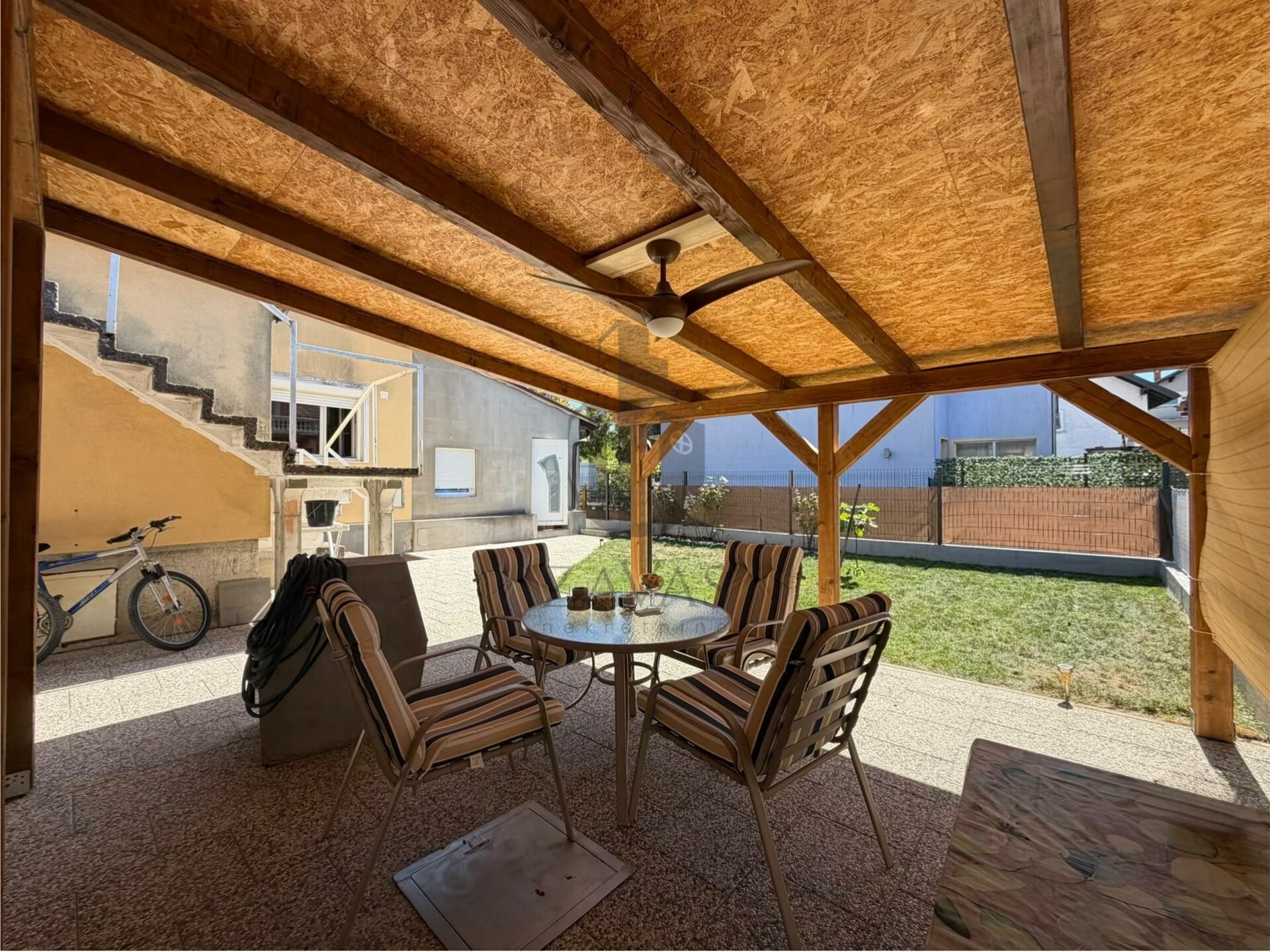 Investition! Haus, Zagreb Savica: 197m2 (3 Wohneinheiten) + Garage! (23)