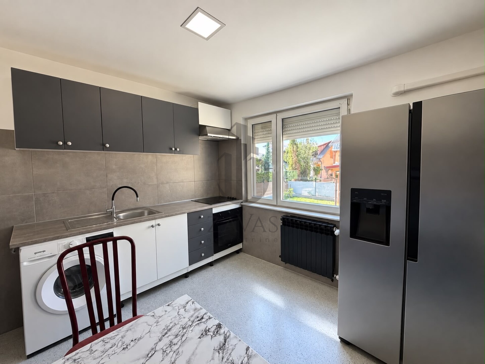Investition! Haus, Zagreb Savica: 197m2 (3 Wohneinheiten) + Garage! (12)