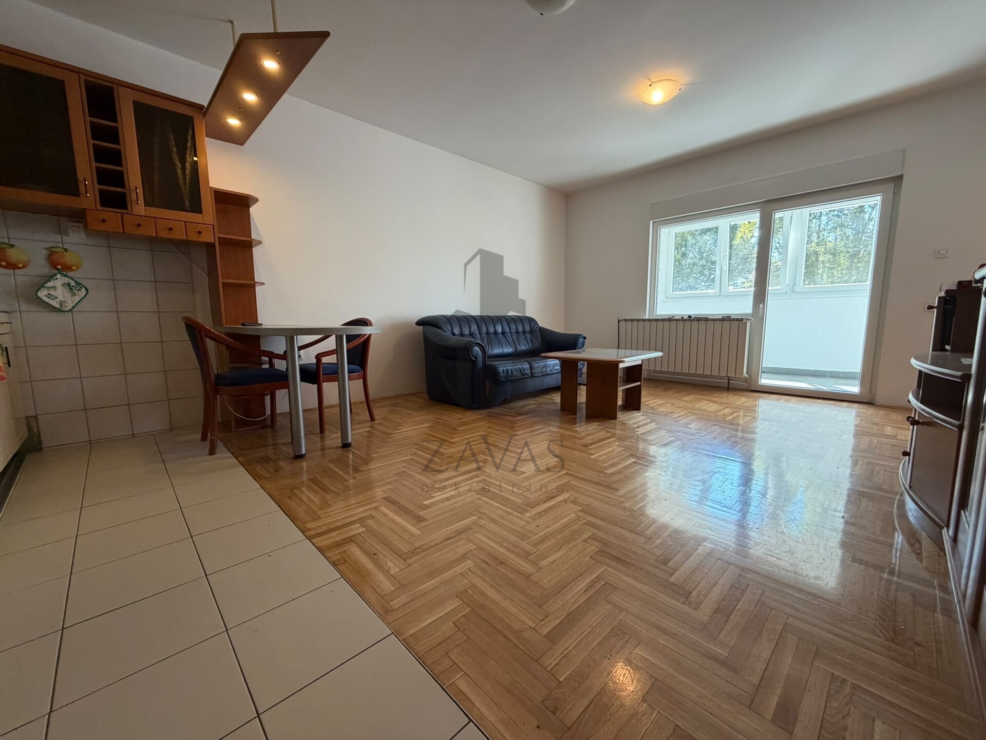 Stan Zagreb: Sesvete - 60 m2, loggia + spremište (2)