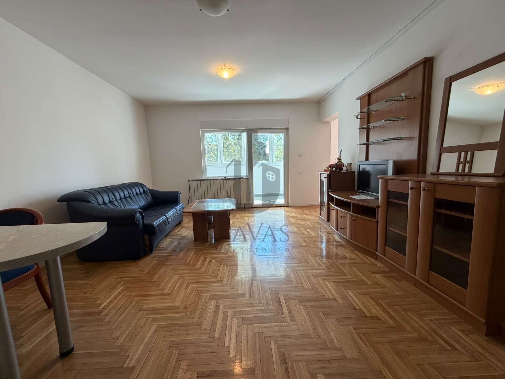 Stan Zagreb: Sesvete - 60 m2, loggia + spremište