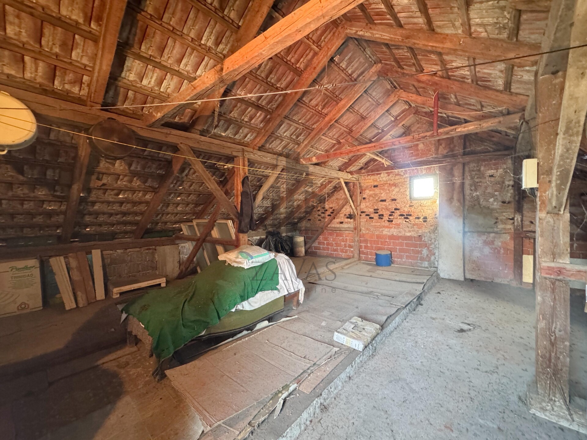 Hrvatski Leskovac: Haus 111,5m2 + 24m2 + Hof 318m2 (18)