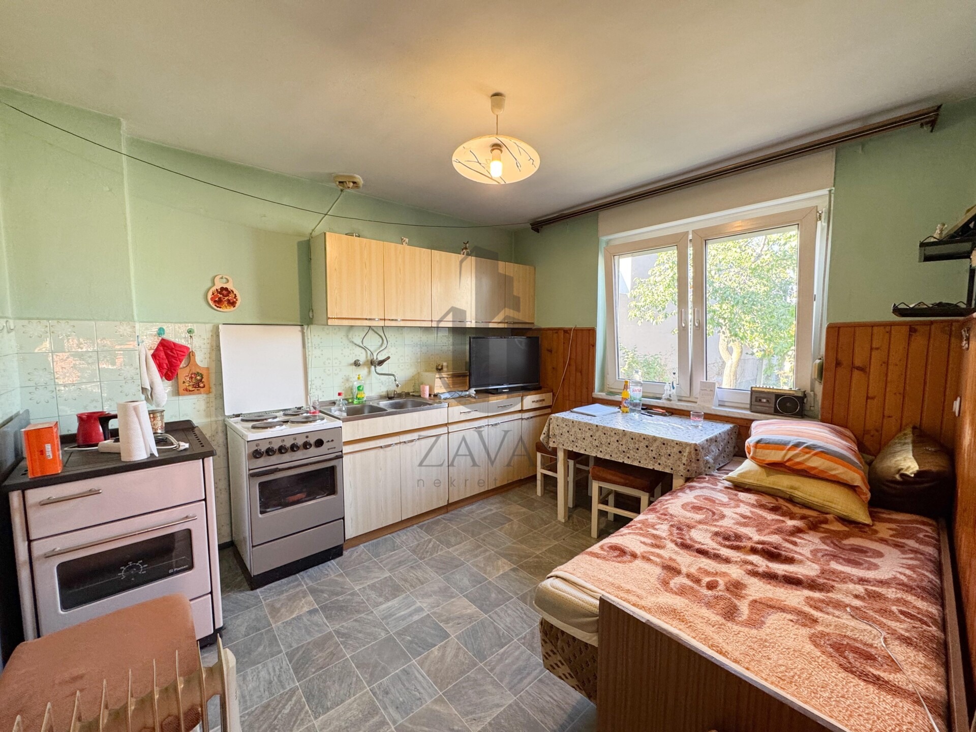 Hrvatski Leskovac: Haus 111,5m2 + 24m2 + Hof 318m2 (2)