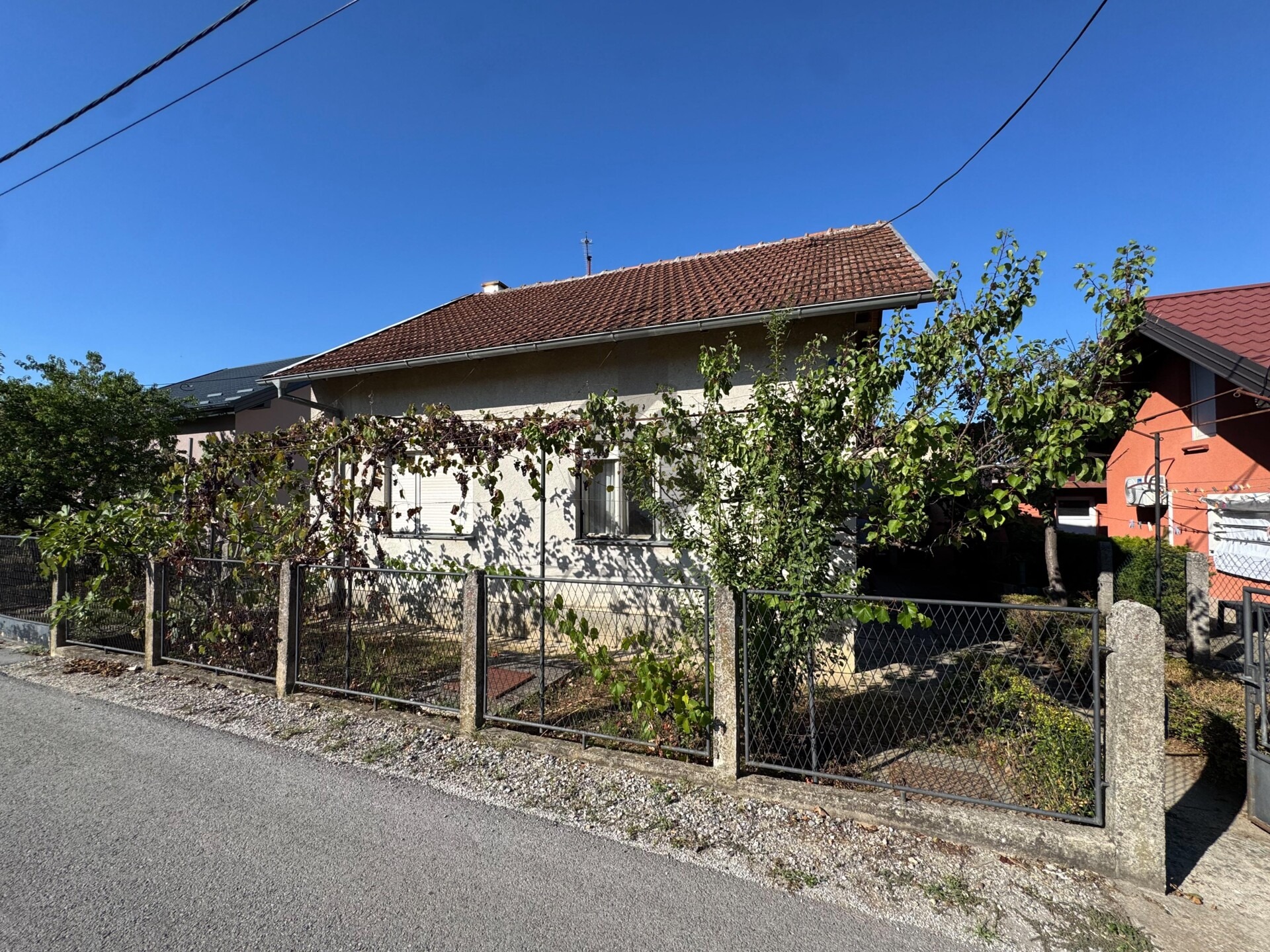 Hrvatski Leskovac: Haus 111,5m2 + 24m2 + Hof 318m2 (13)