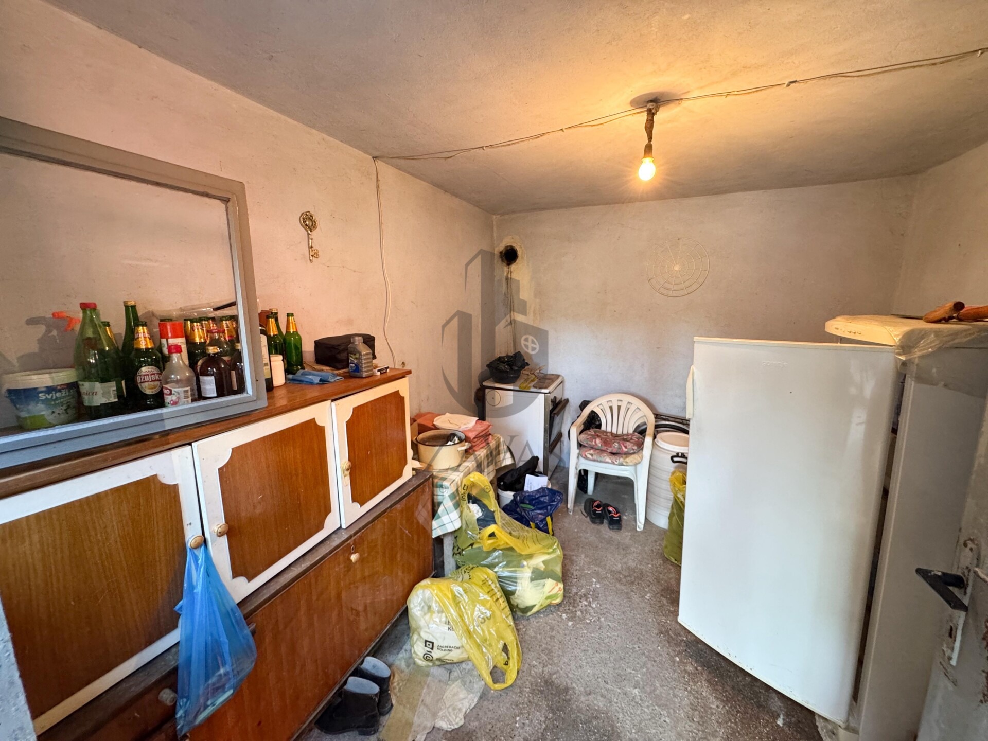 Hrvatski Leskovac: Haus 111,5m2 + 24m2 + Hof 318m2 (10)