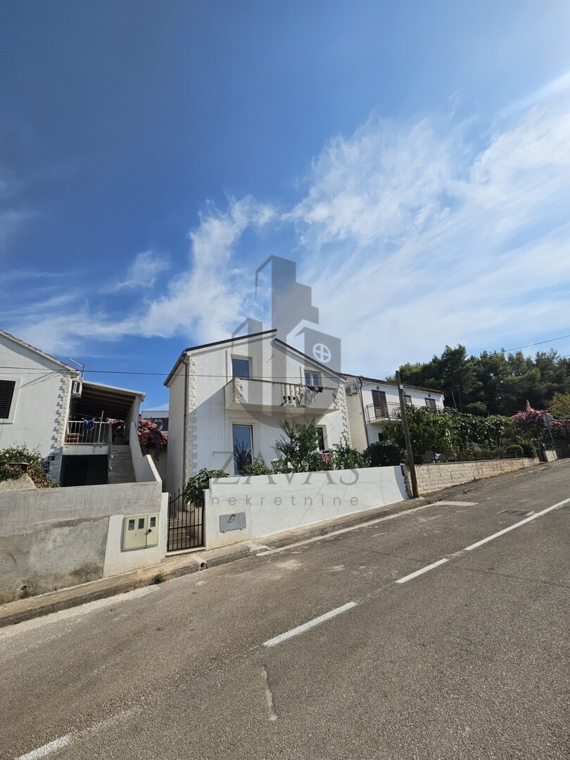 HAUS ZUM VERKAUF - SUPETAR, BRAČ (2)