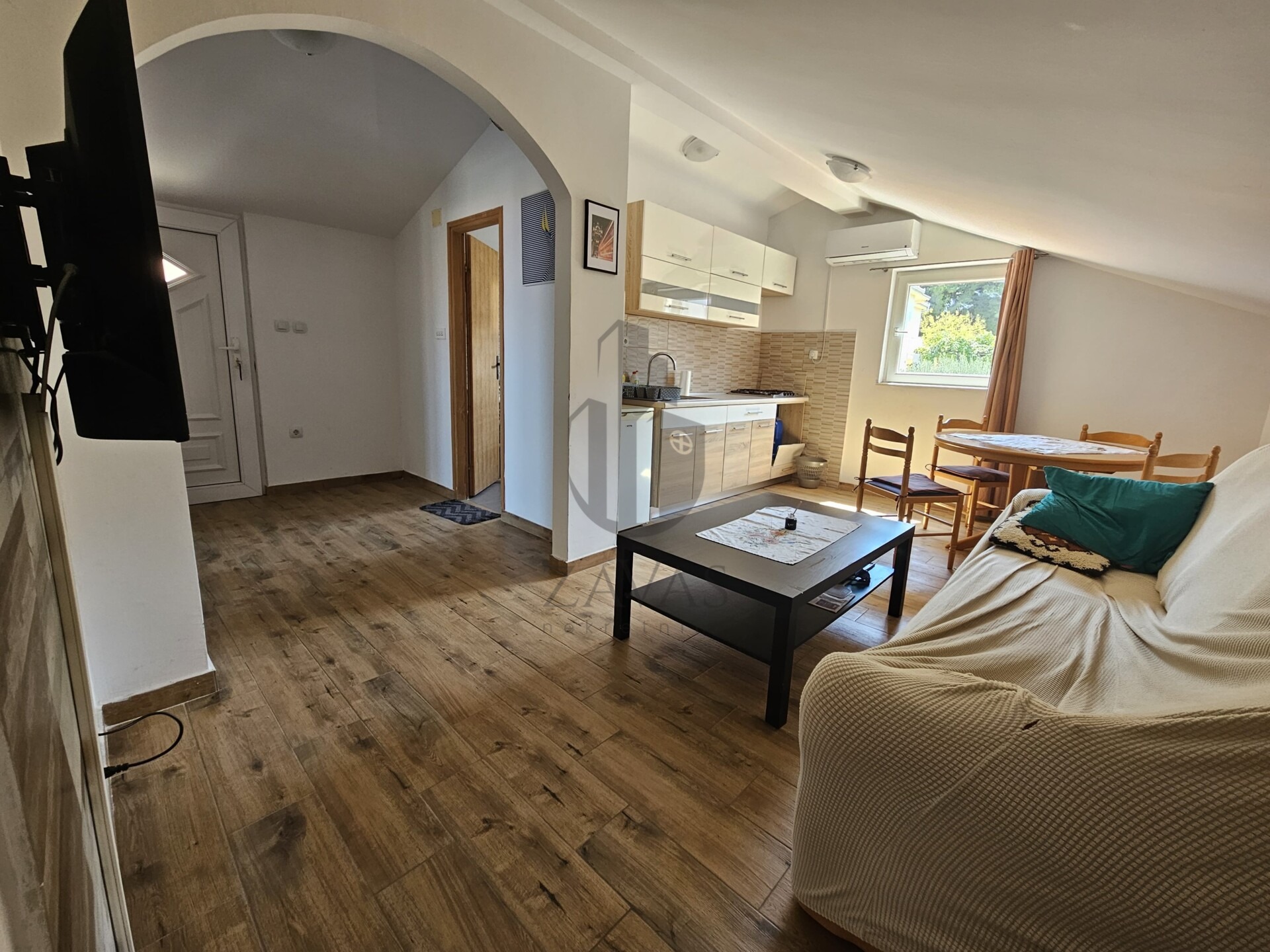 HAUS ZUM VERKAUF - SUPETAR, BRAČ (4)