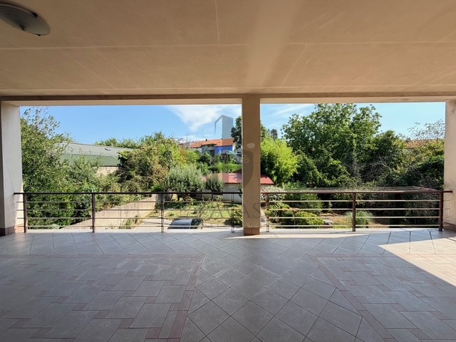 Kuća (Zgrada) Bukovac: 646m2 - 6PM, dvorište, parcela 633m2 (21)