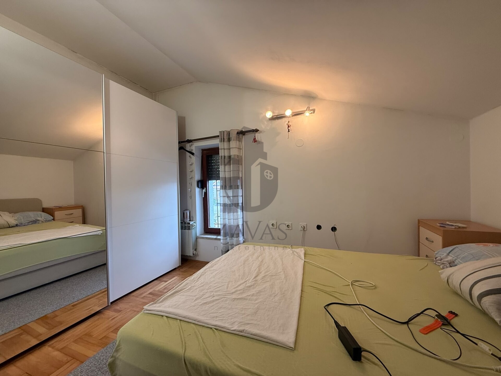 Kuća Zaprešić : 260m2 + Garaža (130m2 okućnice) (5)