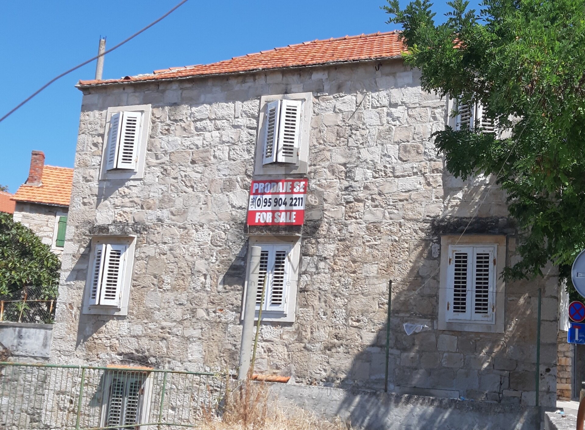Kamena kuća - Postira, 126 m² + potkrovlje 55 m² (50 m od rive)