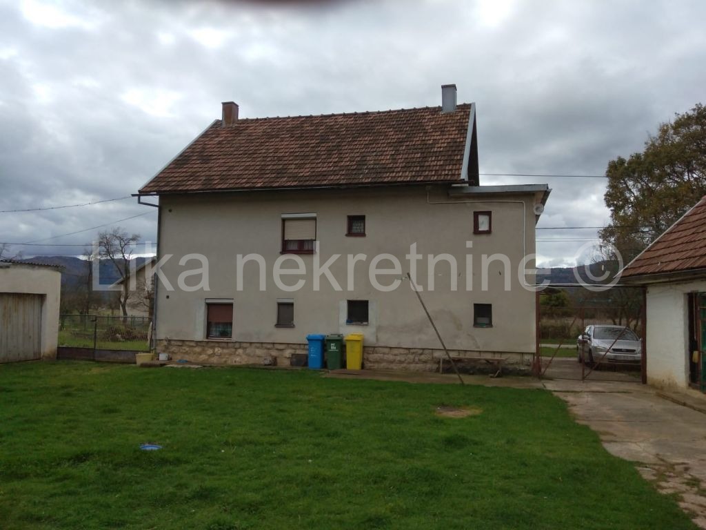 SINAC ( Otočac ) - obiteljska kuća, 5 zgrada, dvorište i oranica (3)