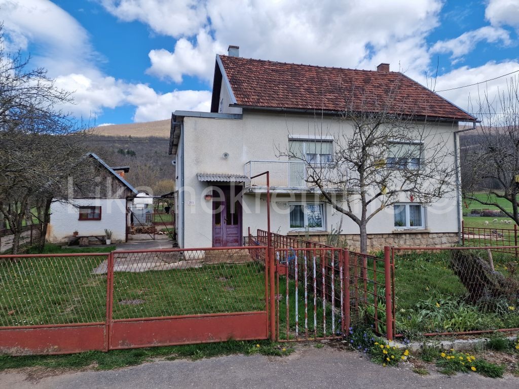 SINAC ( Otočac ) - obiteljska kuća, 5 zgrada, dvorište i oranica (19)