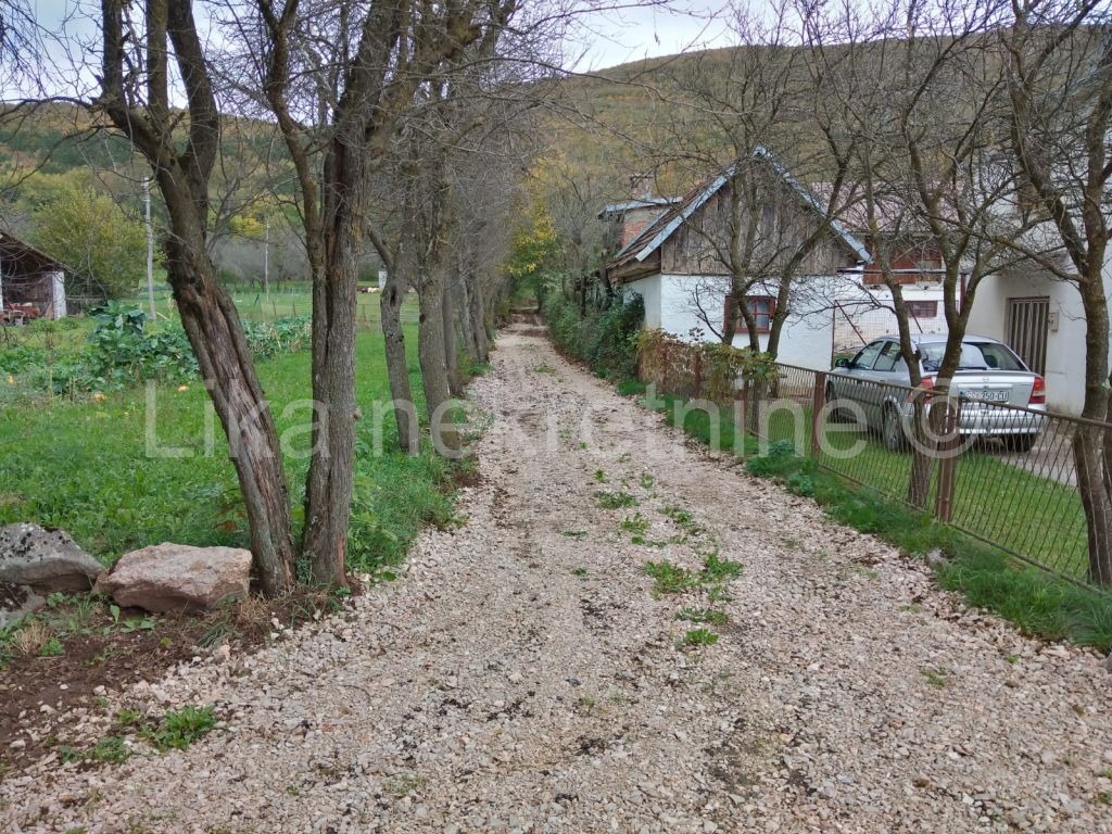 SINAC ( Otočac ) - obiteljska kuća, 5 zgrada, dvorište i oranica (5)