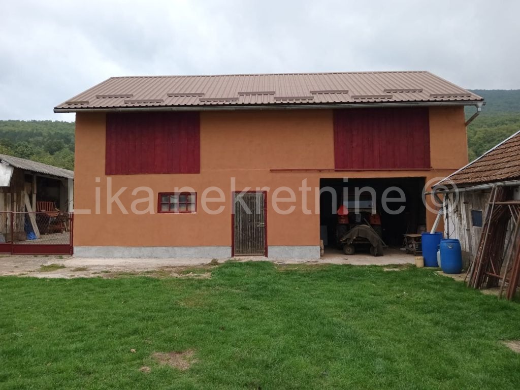SINAC ( Otočac ) - obiteljska kuća, 5 zgrada, dvorište i oranica (21)