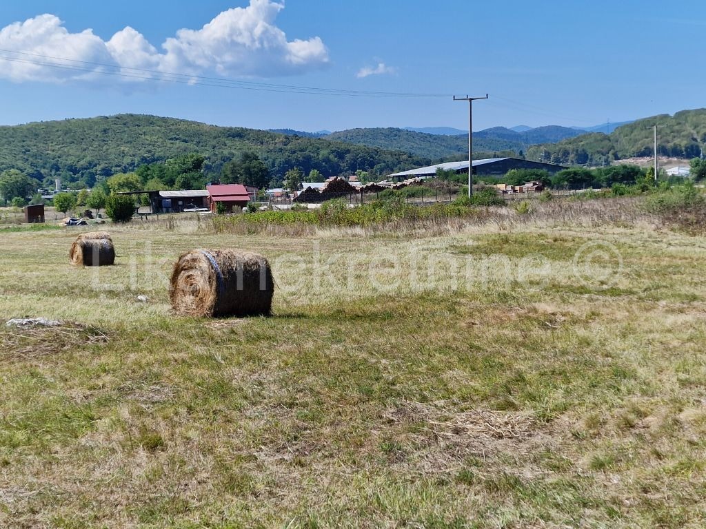 OTOČAC - Špilnik - poljoprivredno zemljiše uz Industrijsku zonu