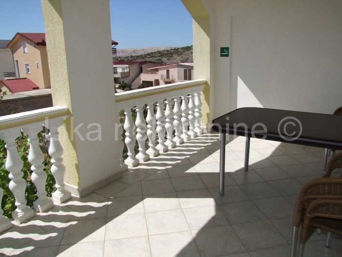 CESARICA - kuća s 4 apartmana,lokal, garaža (4)