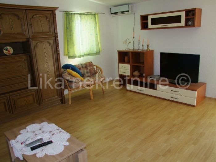 CESARICA - kuća s 4 apartmana,lokal, garaža (9)