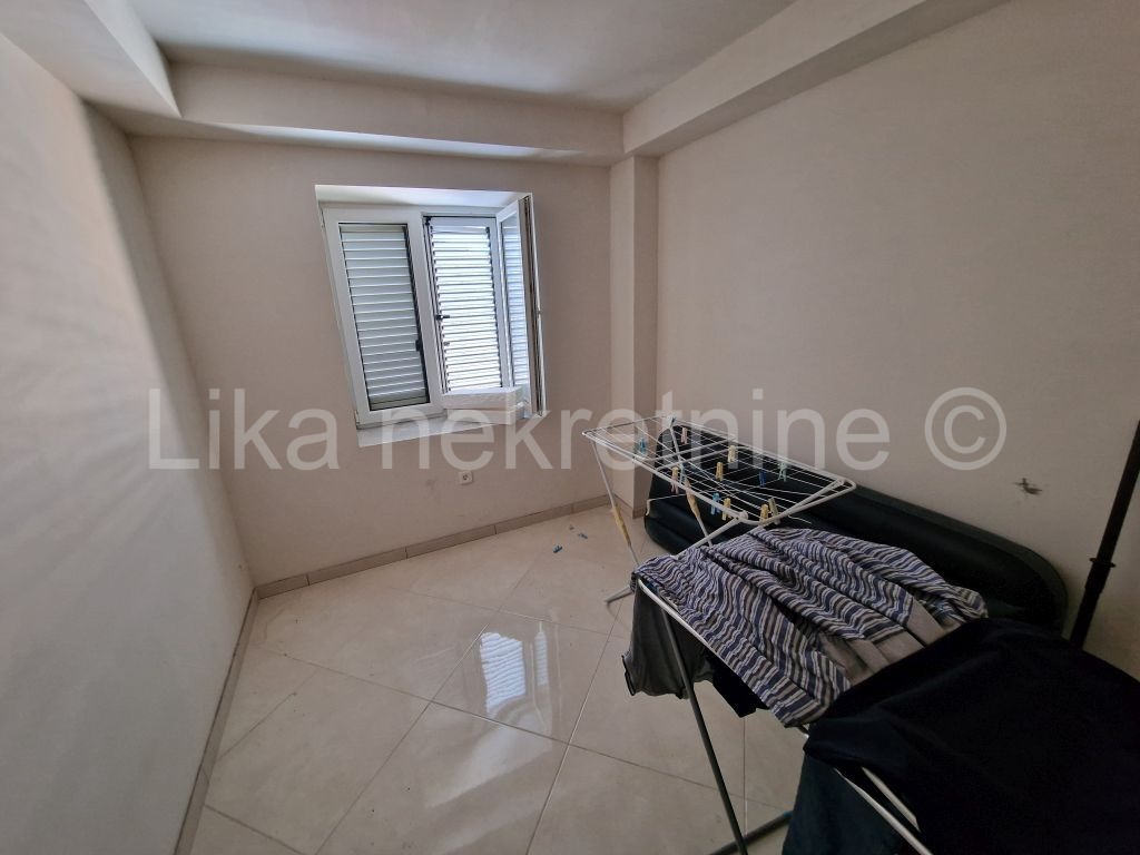 KARLOBAG - centar - kuća II.red do mora - restoran s apartmanima (20)