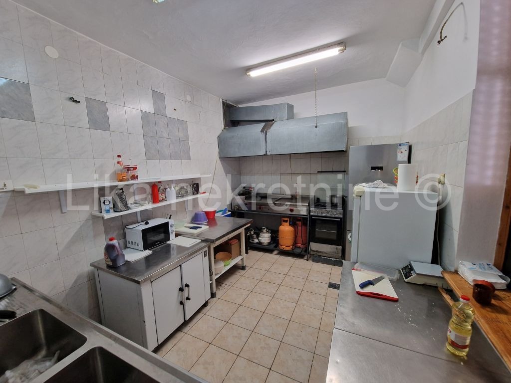 KARLOBAG - centar - kuća II.red do mora - restoran s apartmanima (5)