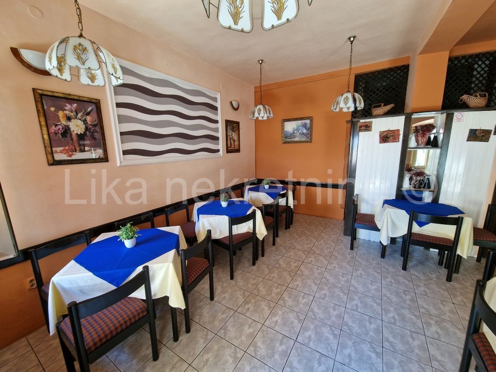 KARLOBAG - centar - kuća II.red do mora - restoran s apartmanima (3)