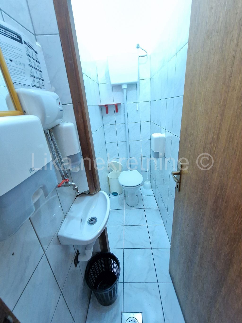 KARLOBAG - centar - kuća II.red do mora - restoran s apartmanima (4)