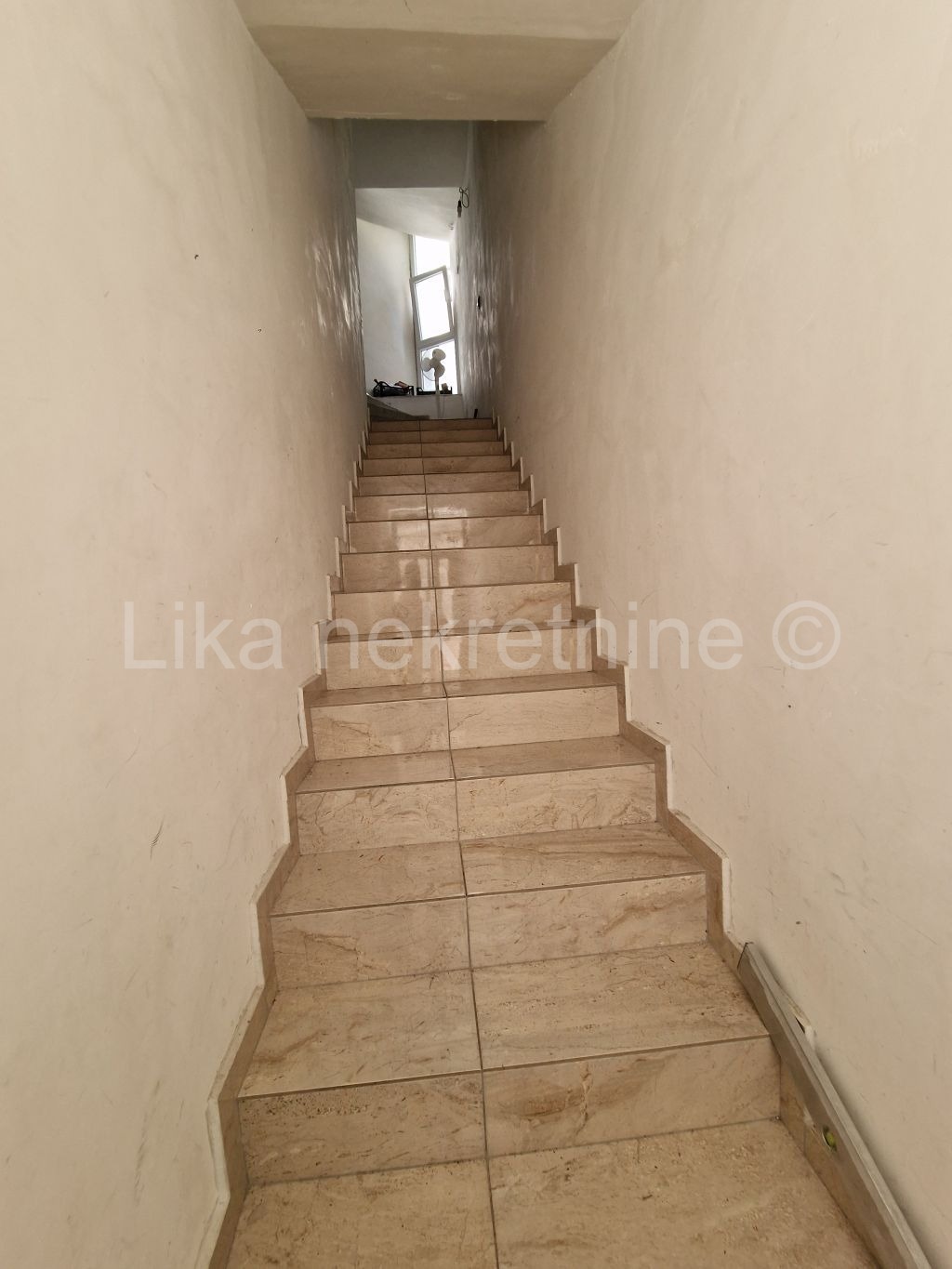 KARLOBAG - centar - kuća II.red do mora - restoran s apartmanima (7)