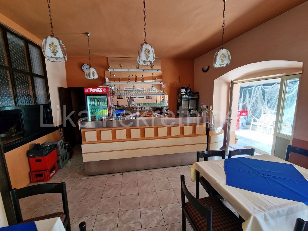 KARLOBAG - centar - kuća II.red do mora - restoran s apartmanima (2)