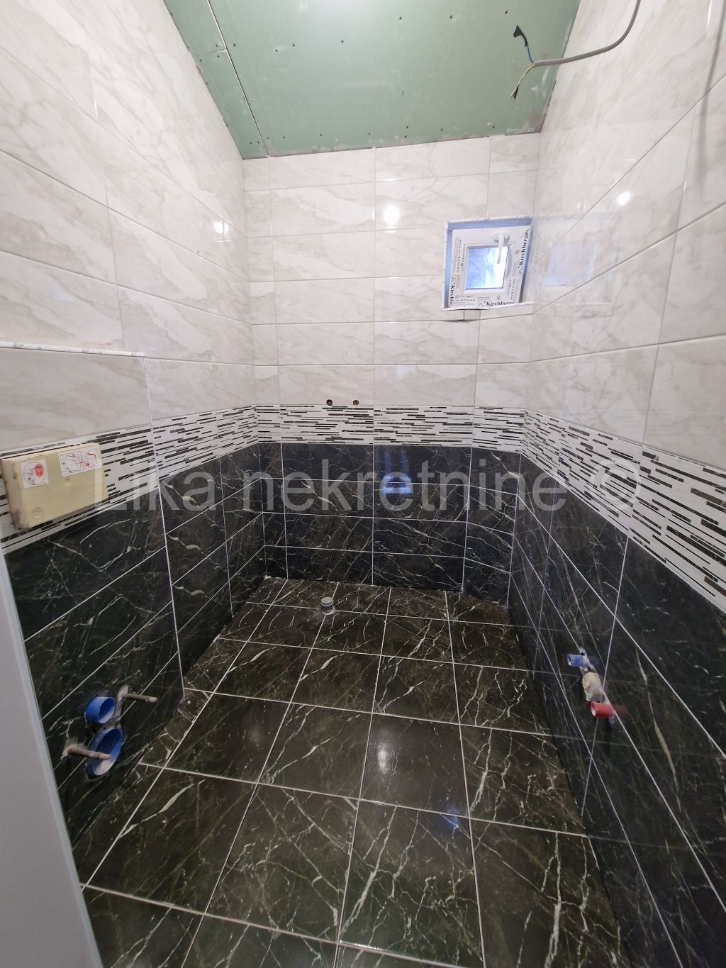 KARLOBAG - centar - kuća II.red do mora - restoran s apartmanima (13)