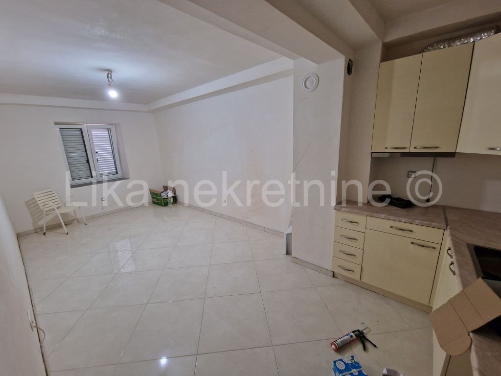 KARLOBAG - centar - kuća II.red do mora - restoran s apartmanima (22)