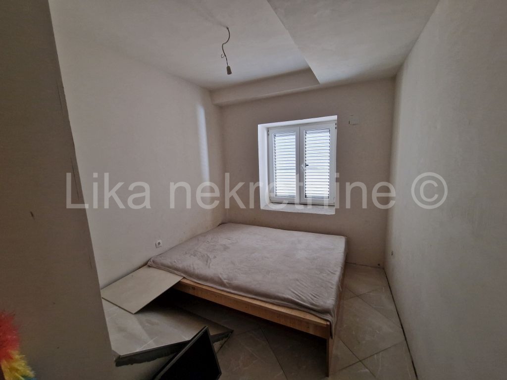 KARLOBAG - centar - kuća II.red do mora - restoran s apartmanima (9)