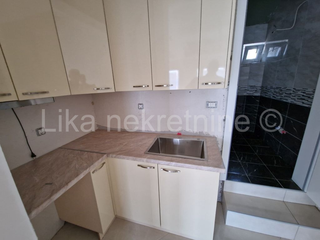 KARLOBAG - centar - kuća II.red do mora - restoran s apartmanima (15)