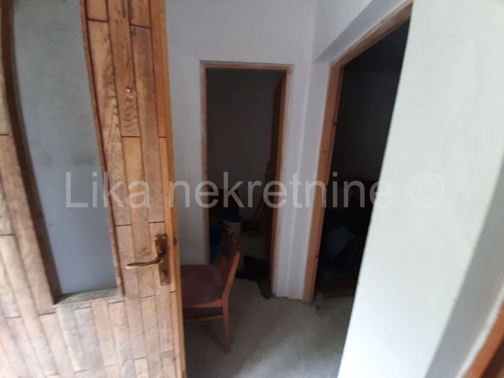 OTOČAC - Glavace - seosko gospodarstvo, 2 kuće i zemljište 40.000 m2 (5)