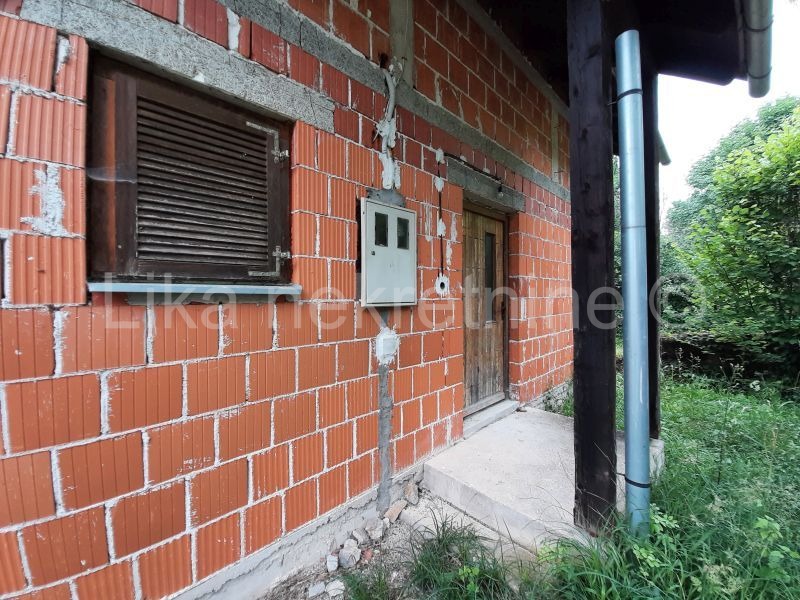 OTOČAC - Glavace - seosko gospodarstvo, 2 kuće i zemljište 40.000 m2 (4)