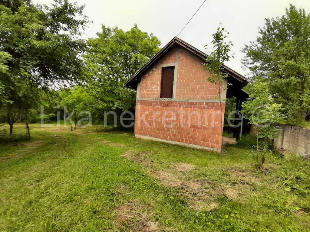 OTOČAC - Glavace - seosko gospodarstvo, 2 kuće i zemljište 40.000 m2 (2)