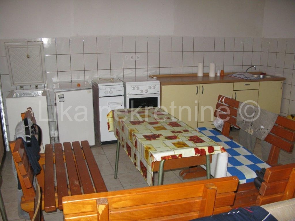 GOSPIĆ - Bilaj - kuća prizemnica i okućnica 366 m2 (4)