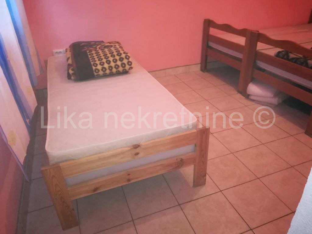 GOSPIĆ - Bilaj - kuća prizemnica i okućnica 366 m2 (5)