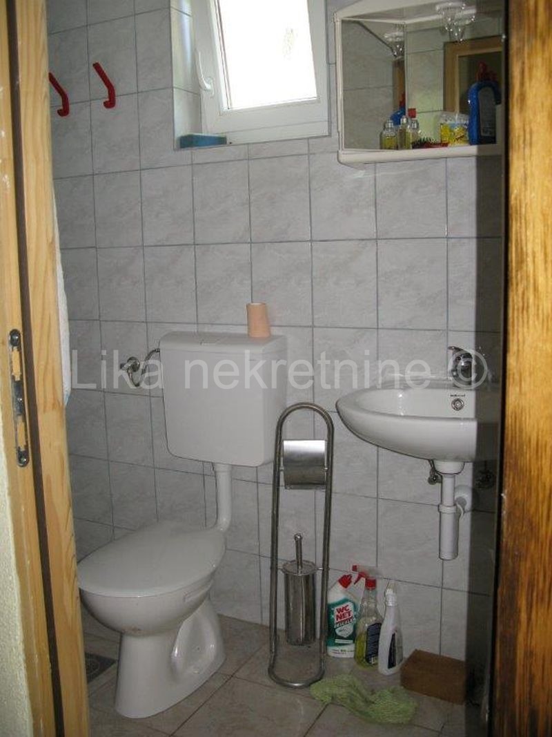 GOSPIĆ - Bilaj - kuća prizemnica i okućnica 366 m2 (7)