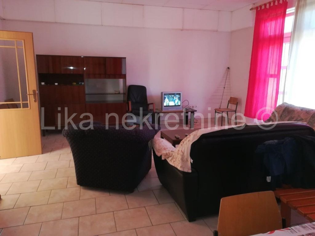 GOSPIĆ - Bilaj - kuća prizemnica i okućnica 366 m2 (3)