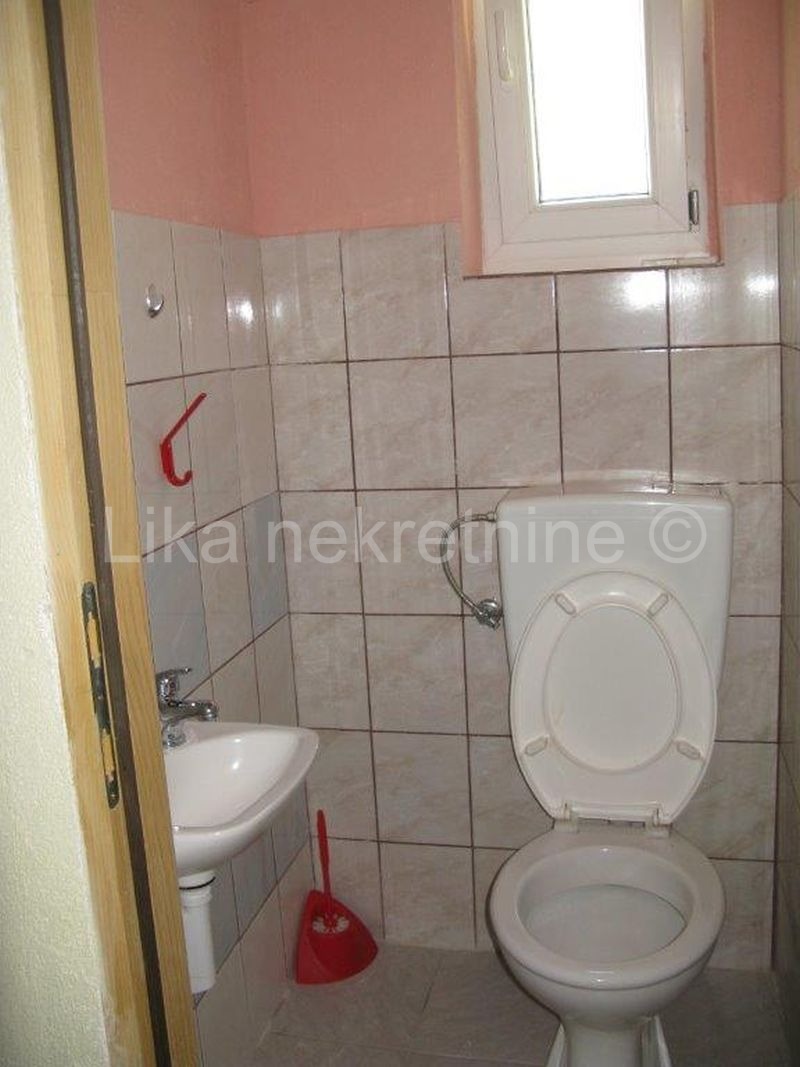 GOSPIĆ - Bilaj - kuća prizemnica i okućnica 366 m2 (9)