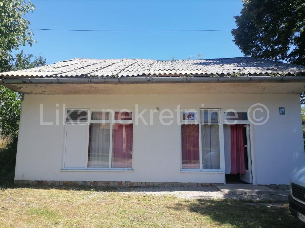 GOSPIĆ - Bilaj - kuća prizemnica i okućnica 366 m2