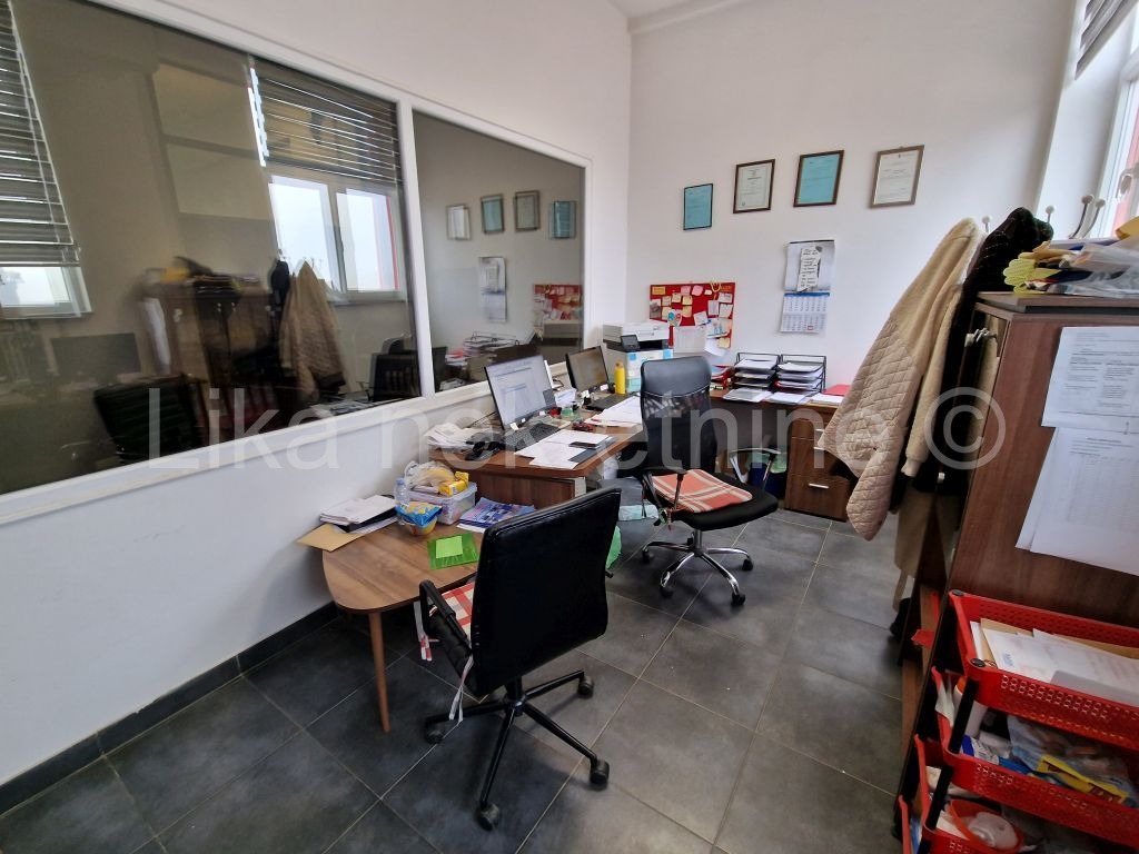 OTOČAC - Proizvodno/skladišni/prodajni prostor 200 m2 (2)