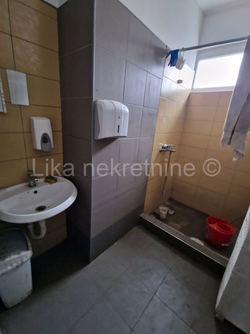OTOČAC - Proizvodno/skladišni/prodajni prostor 200 m2 (7)