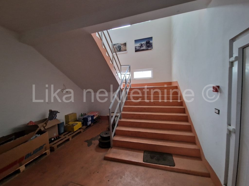 OTOČAC - Proizvodno/skladišni/prodajni prostor 200 m2 (8)