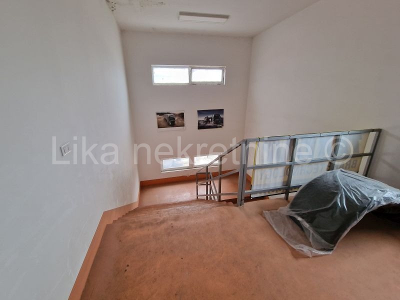 OTOČAC - Proizvodno/skladišni/prodajni prostor 200 m2 (4)