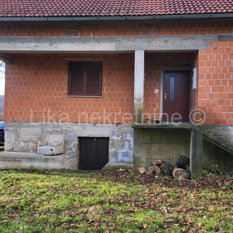 VODOTEČ ( Brinje ) - kuća prizemnica, dvorište i oranica (5)