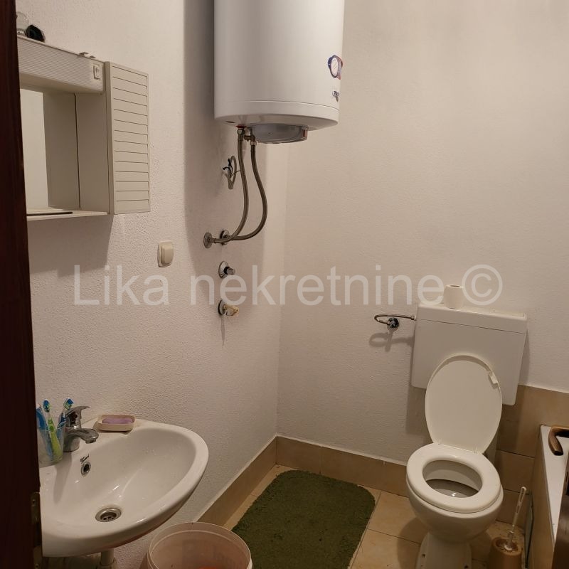 VODOTEČ ( Brinje ) - kuća prizemnica, dvorište i oranica (12)