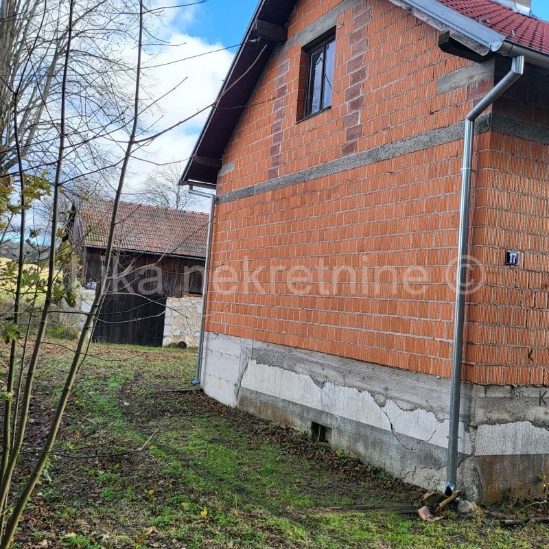 VODOTEČ ( Brinje ) - kuća prizemnica, dvorište i oranica (4)