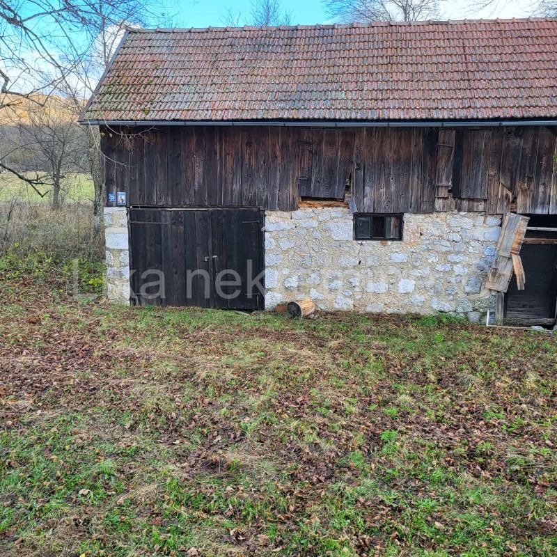 VODOTEČ ( Brinje ) - kuća prizemnica, dvorište i oranica (7)