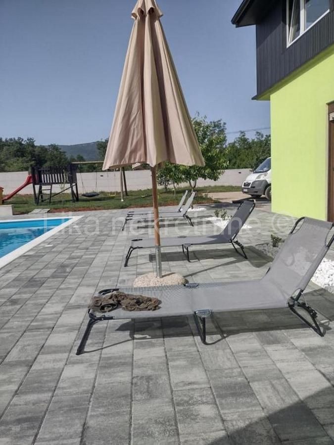 LOVINAC- Štikada uhodan objekt za turizam, bazen, velnes, sauna. (12)