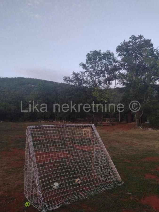 LOVINAC- Štikada uhodan objekt za turizam, bazen, velnes, sauna. (26)