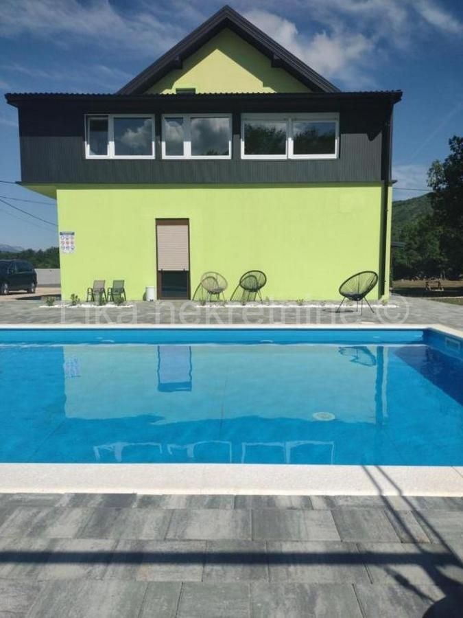 LOVINAC- Štikada uhodan objekt za turizam, bazen, velnes, sauna.